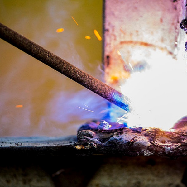 What is the role of sodium carboxymethyl cellulose in welding rods?